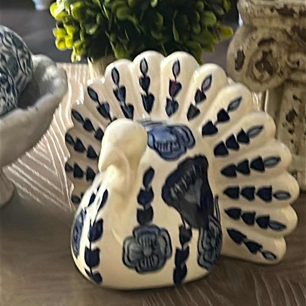NEW! Blue & White Floral Ceramic Fall Autumn Harvest Thanksgiving Turkey Statue